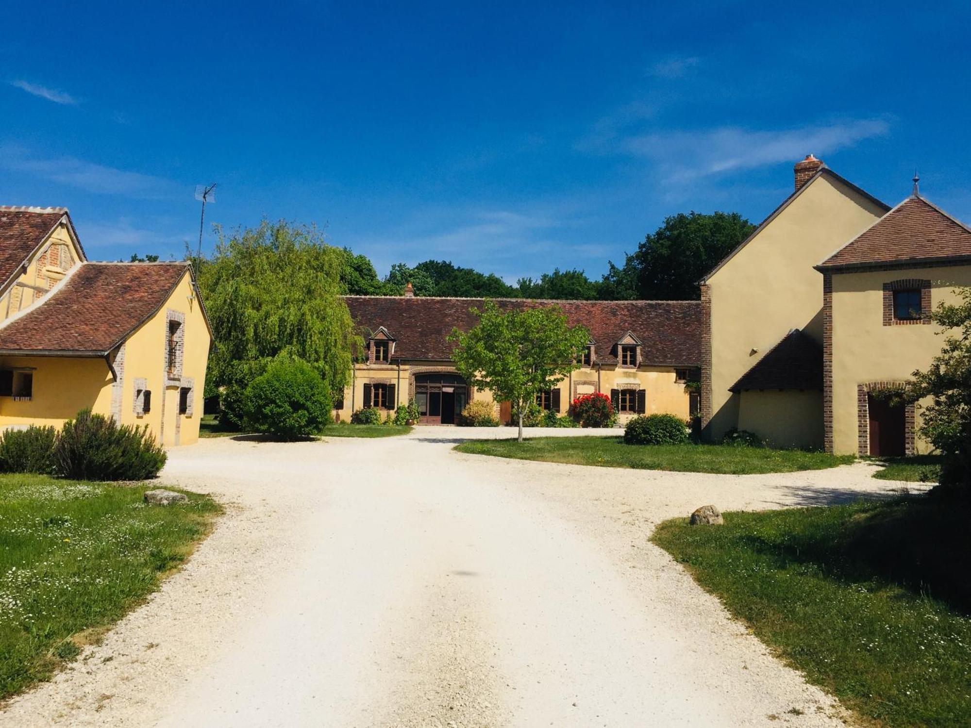 Bed and Breakfast Hameau De La Fausse Sauge Mézilles Esterno foto